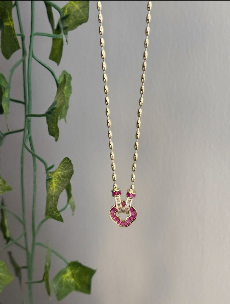 Pembe Taşlı Yonca Detay Kolye
