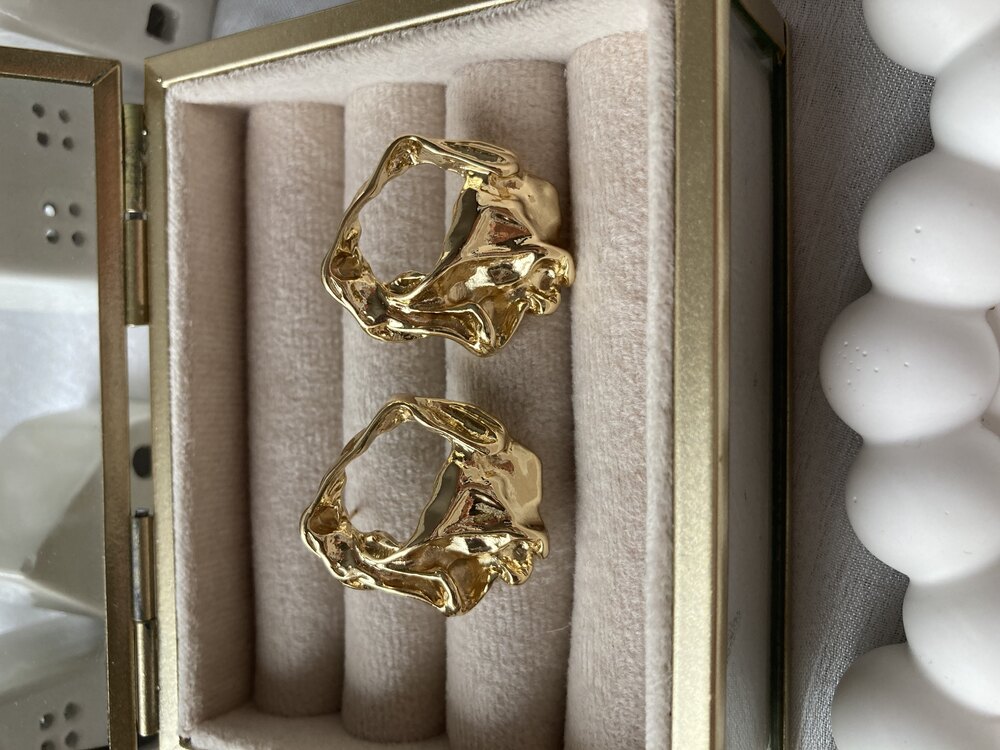 Gold Doğal Görünüm Yuvarlak Küpe