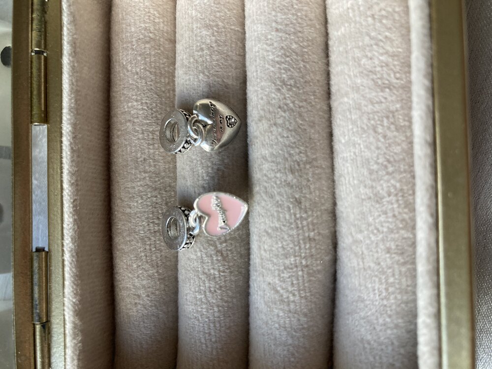 Daughter Yazılı Pembe Mineli Kalp Charm