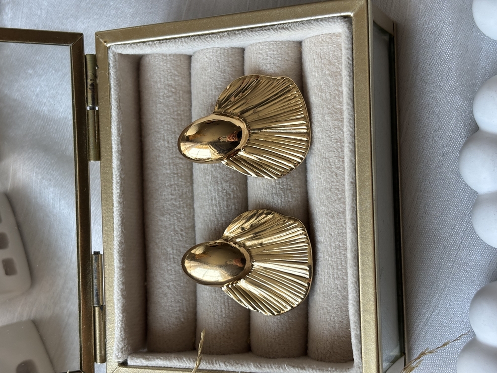 Yelpaze Form Gold Küpe