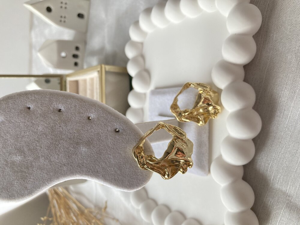 Gold Doğal Görünüm Yuvarlak Küpe