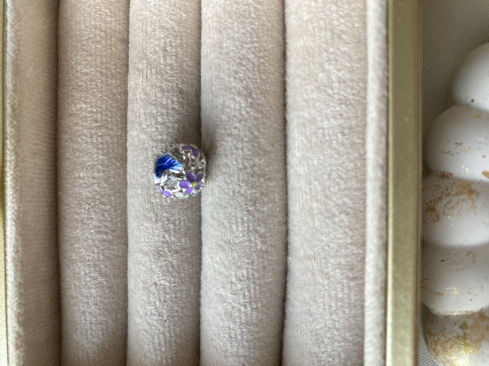 Mor Mineli Çiçekli Top Pandora Charm