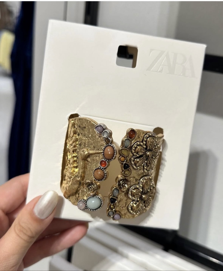 Zara Çiçekli Taşlı Kelepçe
