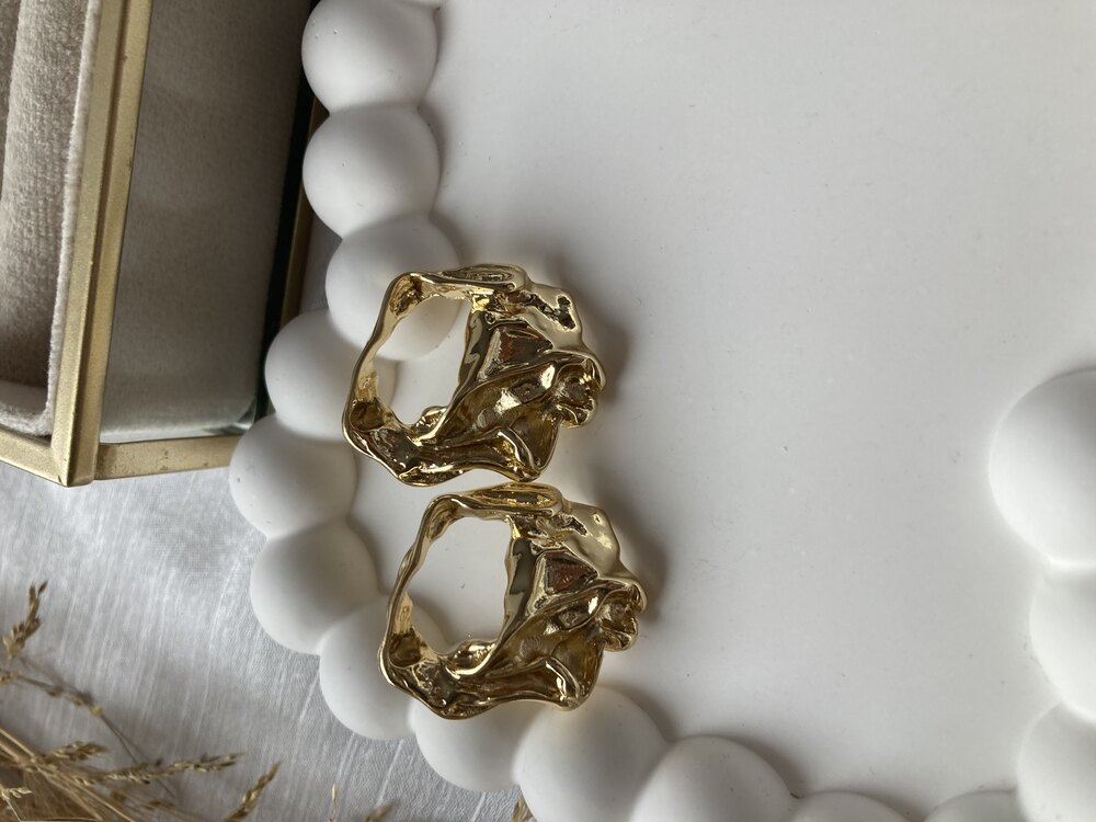 Gold Doğal Görünüm Yuvarlak Küpe