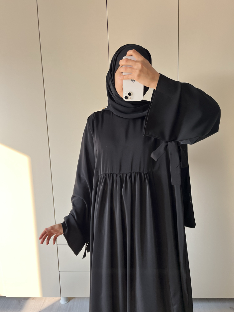 Siyah Dubai ipeği abaya