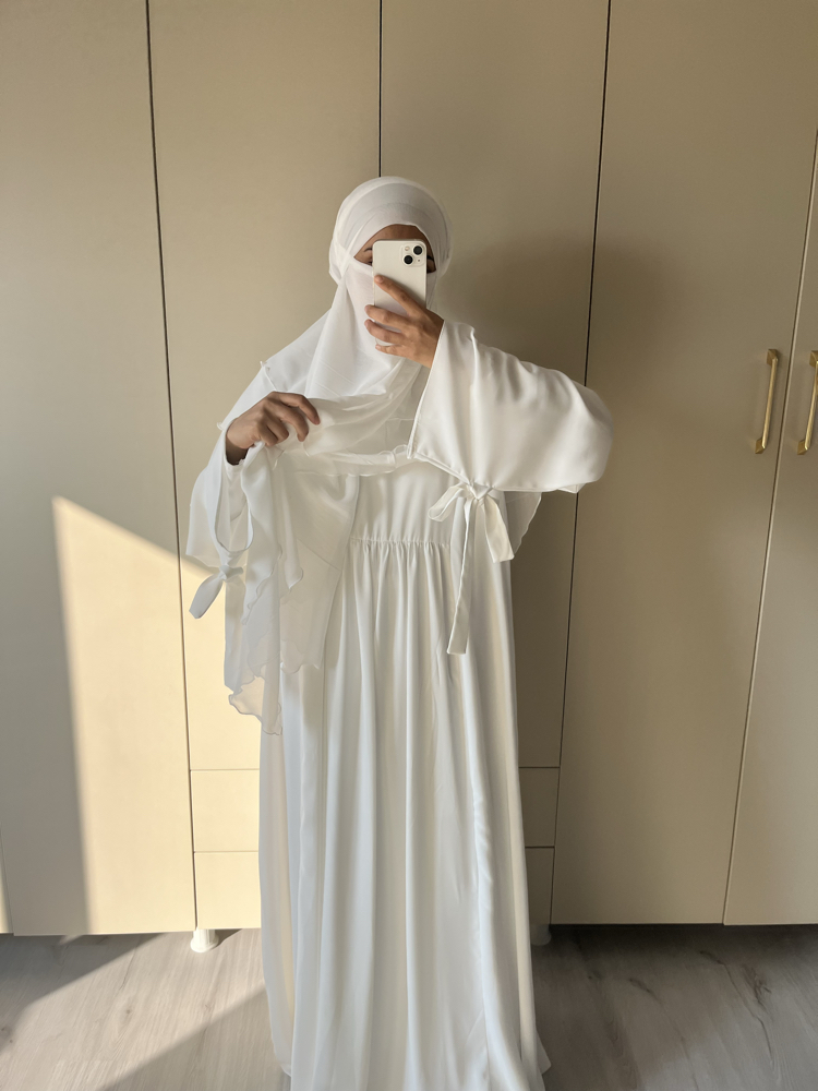 Beyaz dubai ipeği abaya 