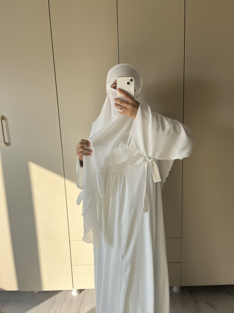Beyaz dubai ipeği abaya 