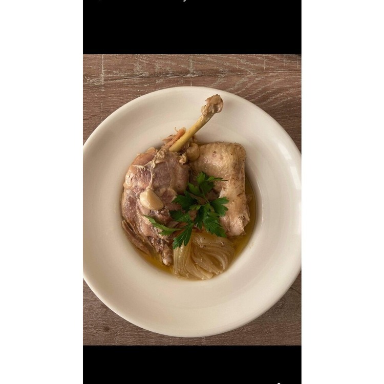 1 Adet Kesilmiş Köy Tavuğu Tadında Gezen Tavuk