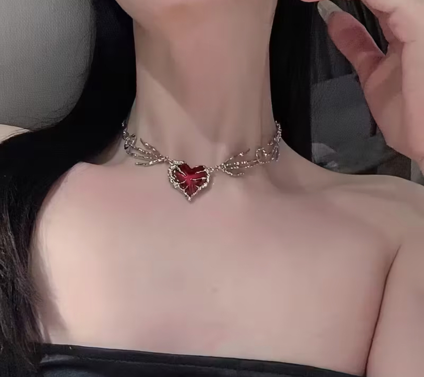 Elegant & Sexy Gothic Skull Claw Red Heart Gümüş Kaplama Kolye