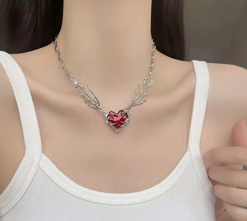 Elegant & Sexy Gothic Skull Claw Red Heart Gümüş Kaplama Kolye