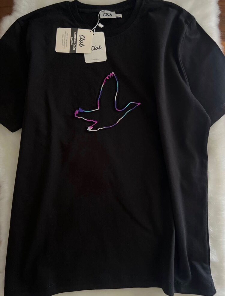 SİYAH ÖNÜ DESENLİ TSHIRT