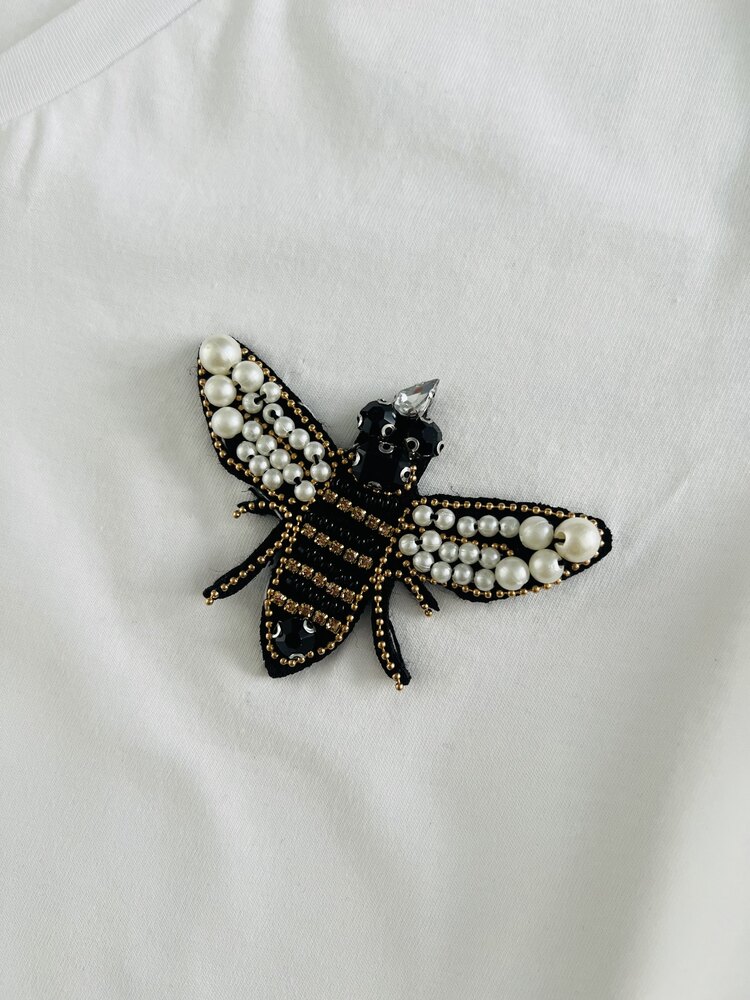 ARI TAŞ İŞLEMELİ V YAKA TSHIRT