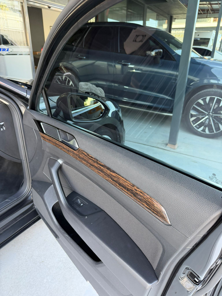 WW Passat B8.5 ön göğüs kaplaması Çift renk modeli 