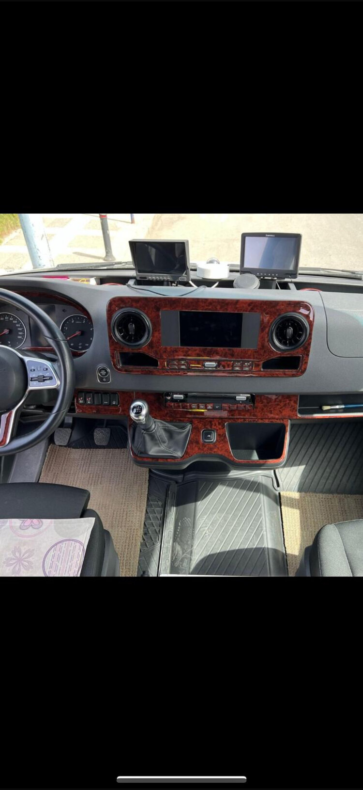 Mercedes Sprinter 907 2018 Sonrası 54 parça Maun Kaplama