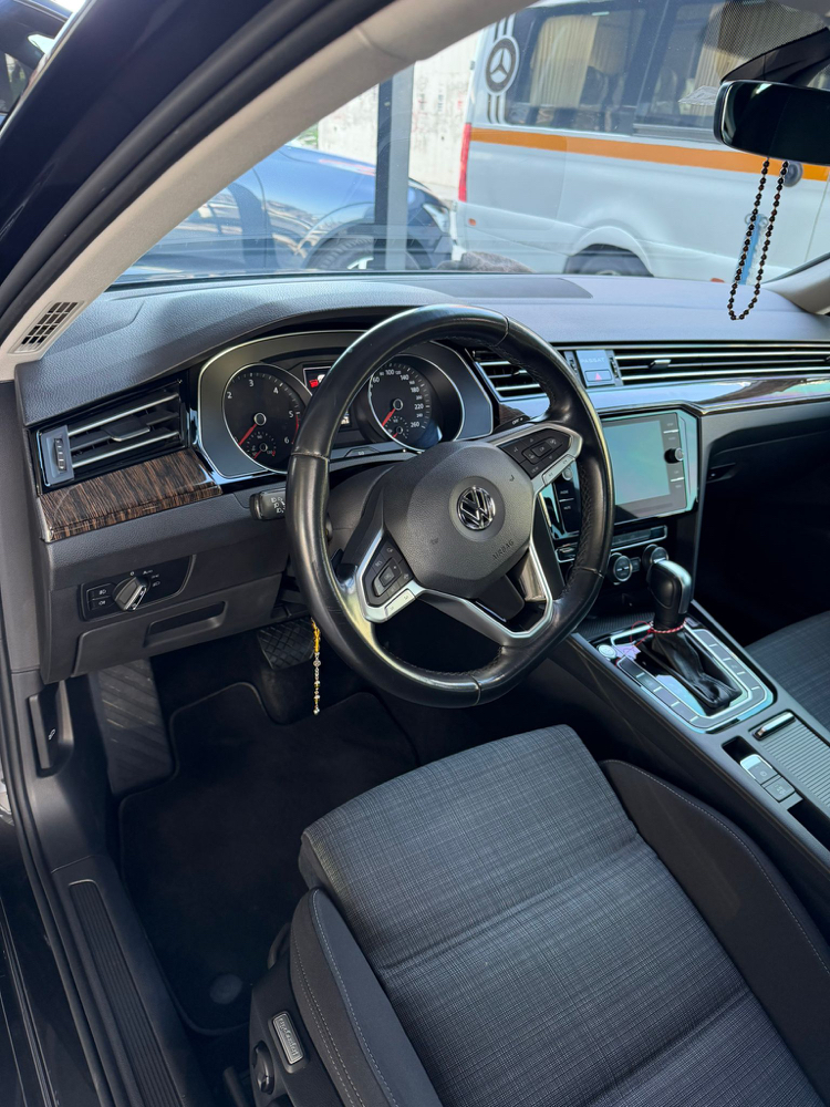 WW Passat B8.5 ön göğüs kaplaması Çift renk modeli 
