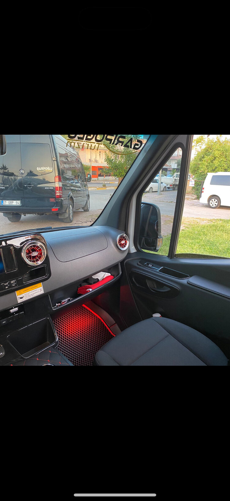 Mercedes Sprinter 907 2018 Sonrası 54 parça Maun Kaplama