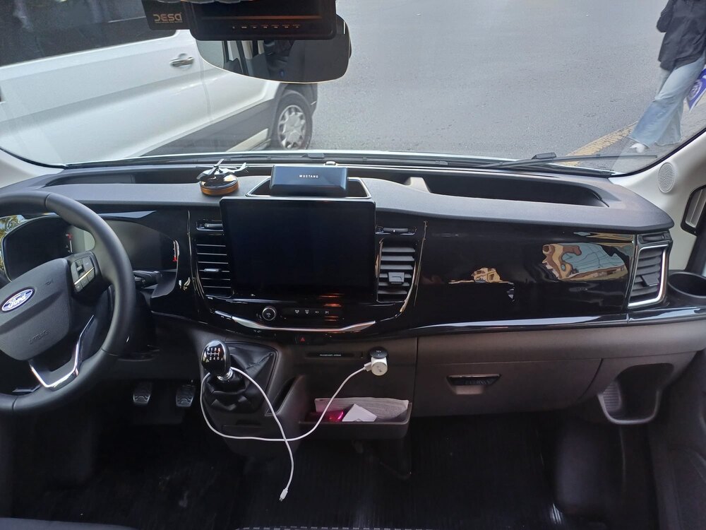 Ford Transit 2023 Sonrası Tablet Ekran Açık Torpido - Kapalı Torpido