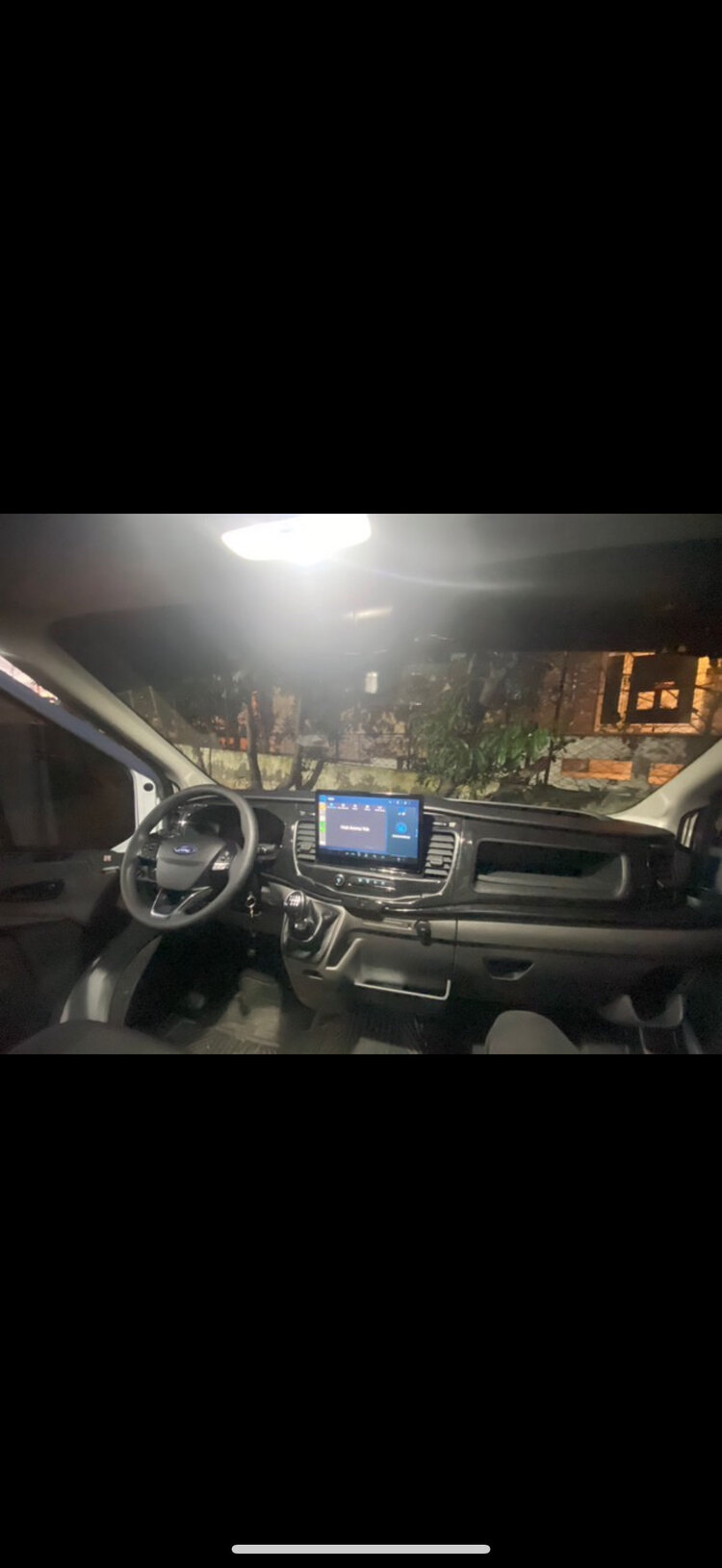 Ford Transit 2023 Sonrası Tablet Ekran Açık Torpido - Kapalı Torpido