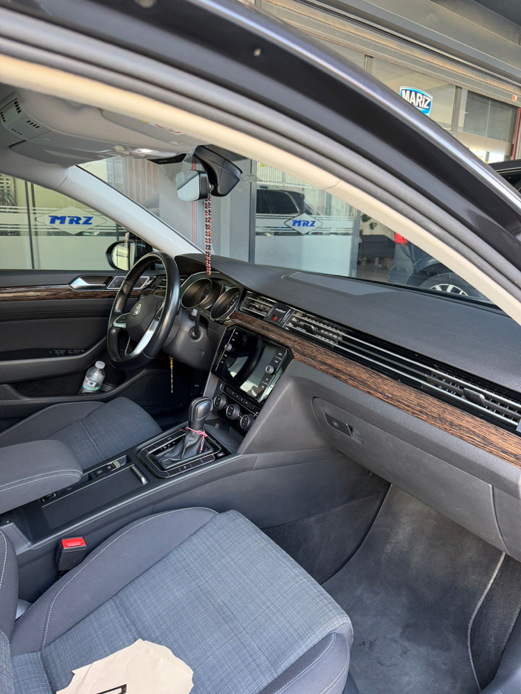 WW Passat B8.5 ön göğüs kaplaması Çift renk modeli 