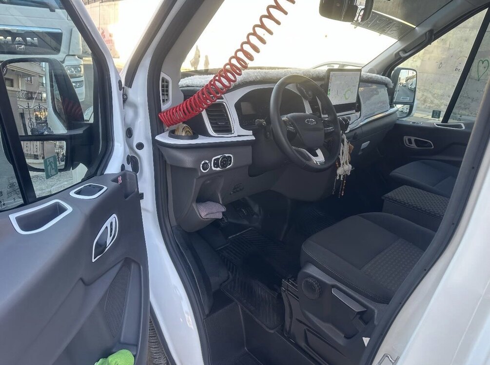 Ford Transit 2023 Sonrası Tablet Ekran Açık Torpido - Kapalı Torpido