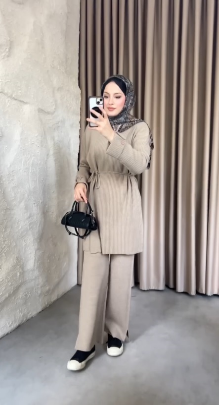 DÜĞMELİ TRİKO TAKIM