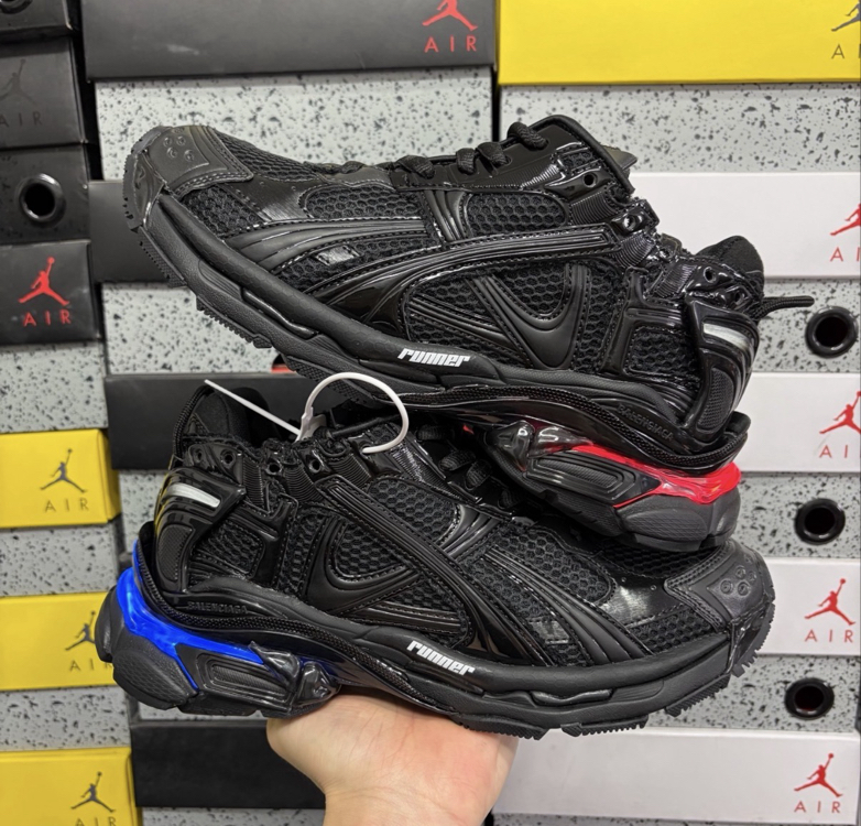 Balenciaga Runner led