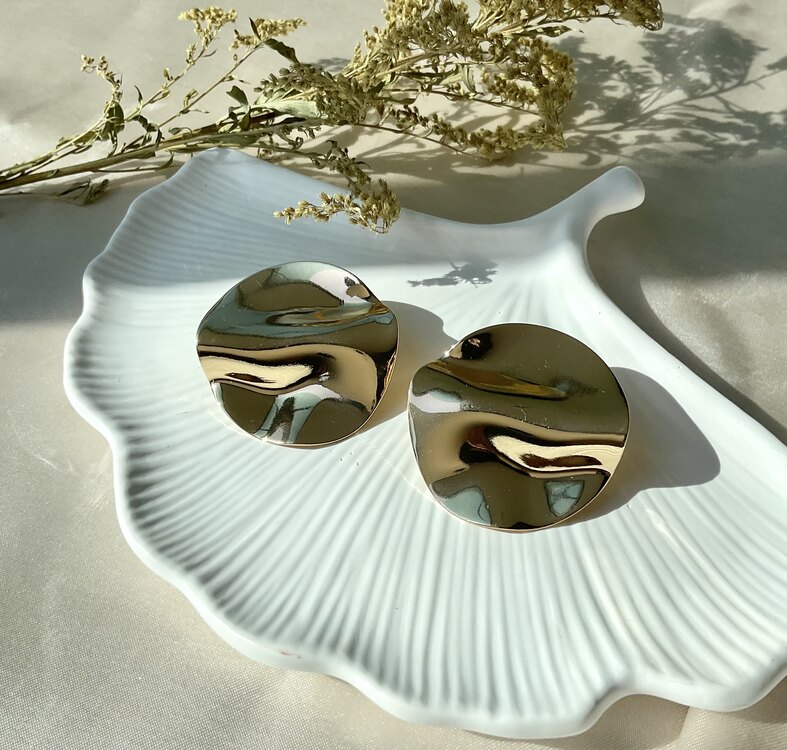 Gold wavy küpe 