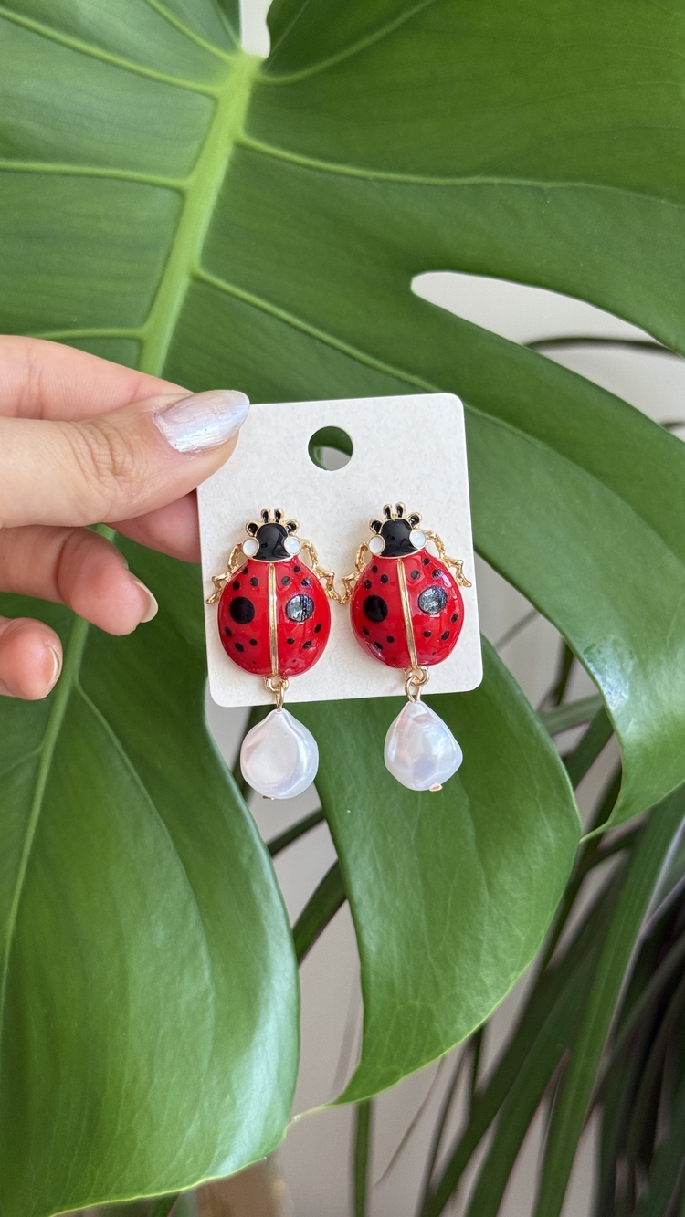 Marka model uğur böceği suni incili küpe
