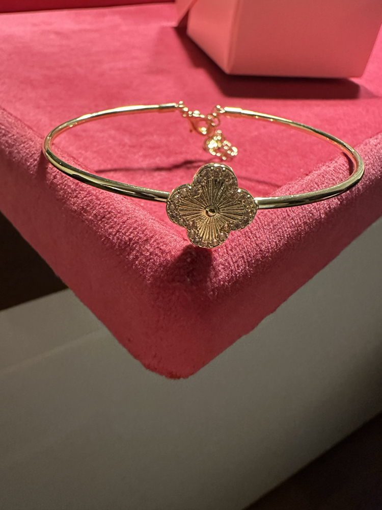 Zirkon Taşlı Gold Yonca Kelepçe Bileklik