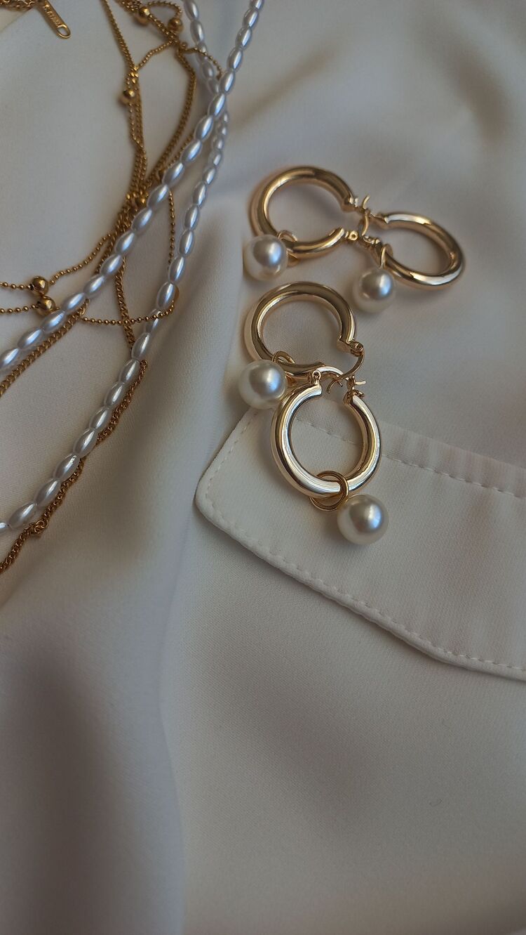 İNCİLİ ÇELİK KÜPE MODELİMİZ