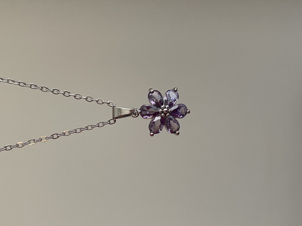 Mor çiçekli çelik kolye
