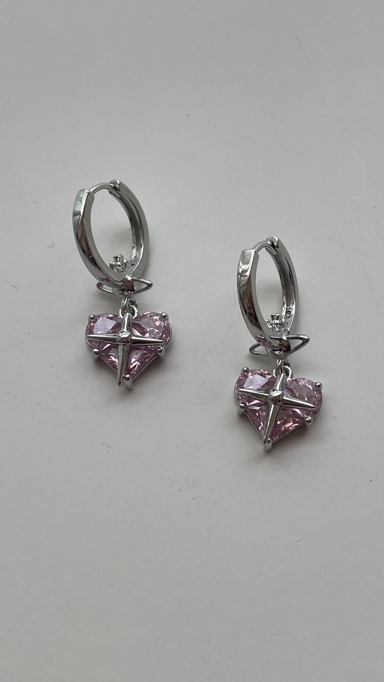Pembe kalp küpe