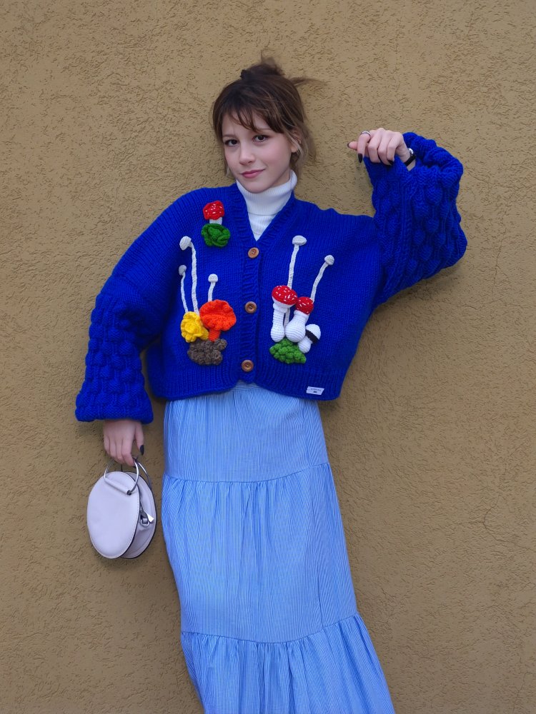 Mavi El Örgüsü Kadın Hırka Kabarık Ahududu Kollu, Oversize, Amigurumi Mantar & Yosun Aplikeli