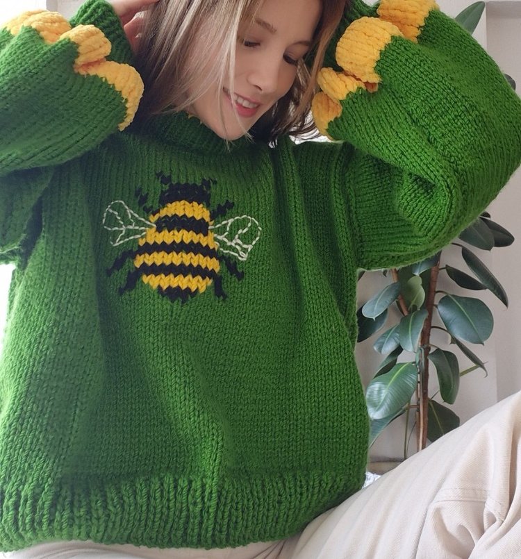 Yeşil El Örgüsü Arı Motifli, Rahat Kesim El Yapımı Sweater