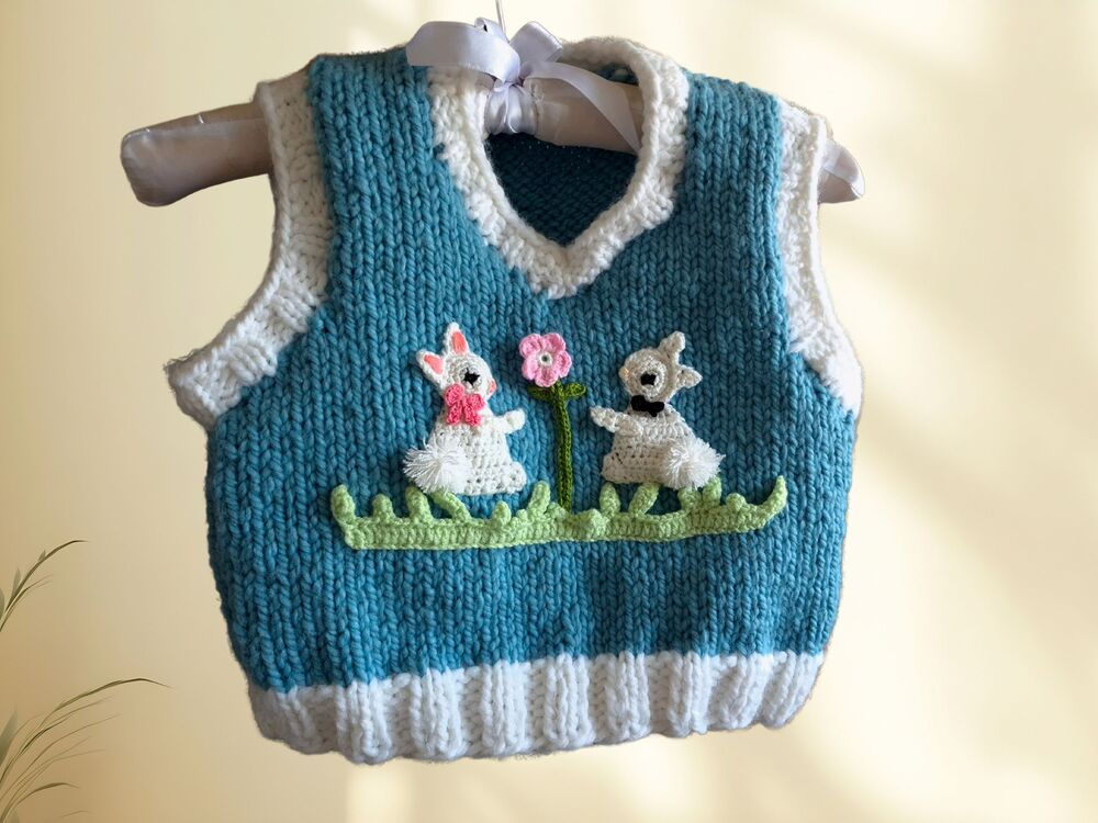 El Örgüsü Mavi Crop Kadın Yelek, Tatlı Tavşan Aplikeli, Yumuşak & El Yapımı