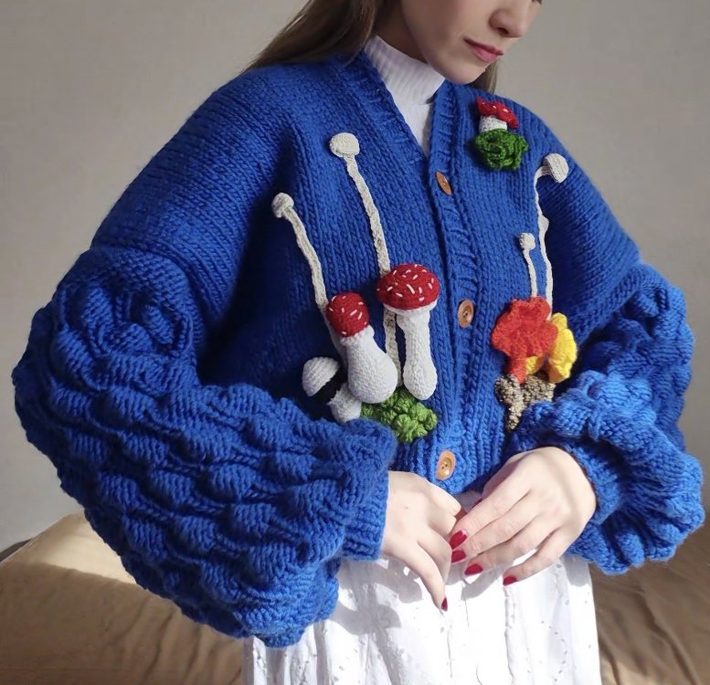 Mavi El Örgüsü Kadın Hırka Kabarık Ahududu Kollu, Oversize, Amigurumi Mantar & Yosun Aplikeli