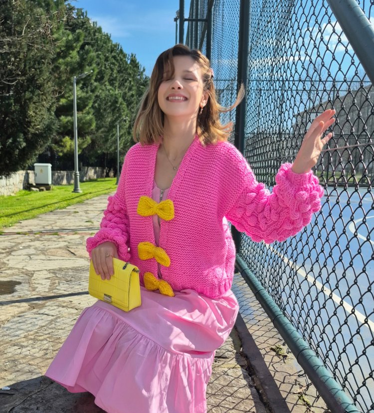 Özel Tasarım El Örgüsü Pembe Ahududu Model Balon Kol Kadın Hırkası Sarı Fiyonklu Ceket