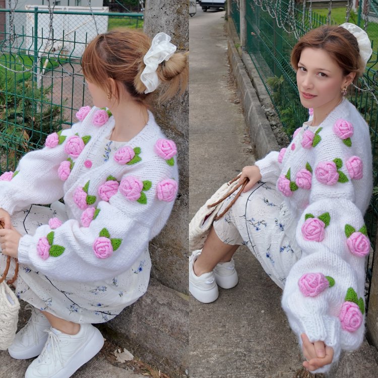 Ekru El Örgüsü Kalın Kadın Hırka – Büyük Pembe 3D Güllü, Yumuşak, Romantik & Feminen