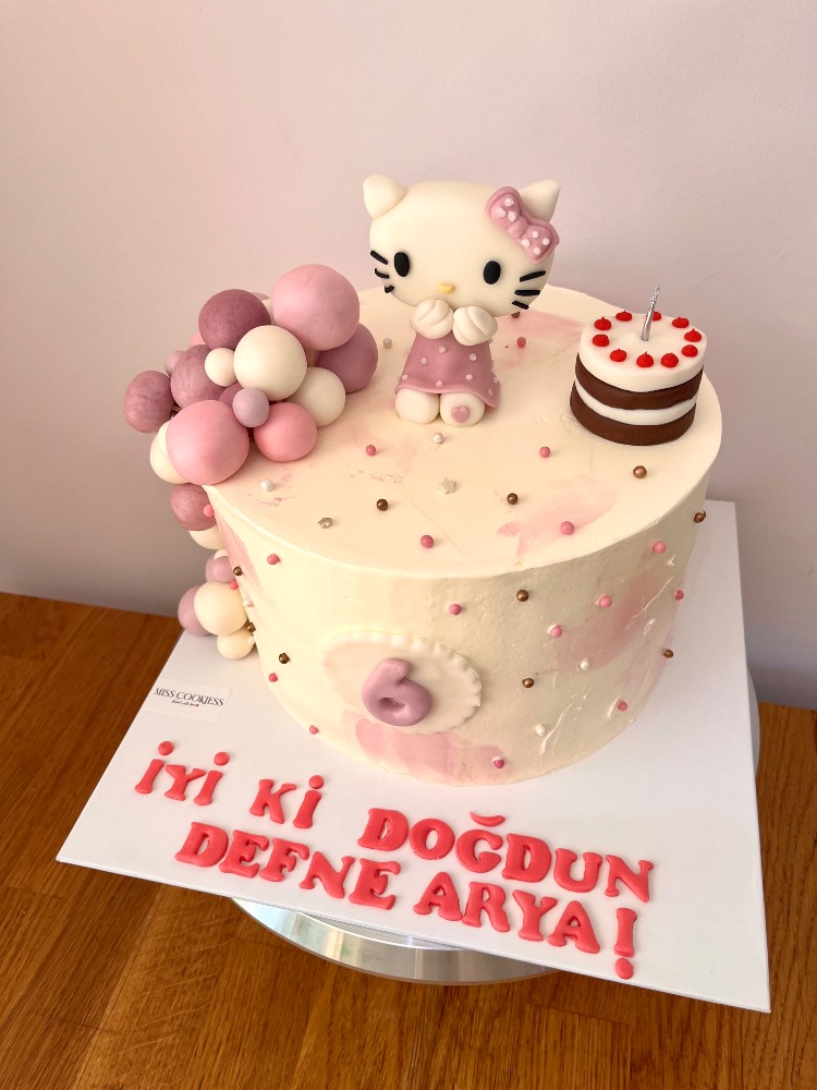 Hello Kitty Cake
