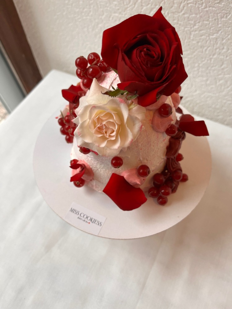 Red Rose Cake