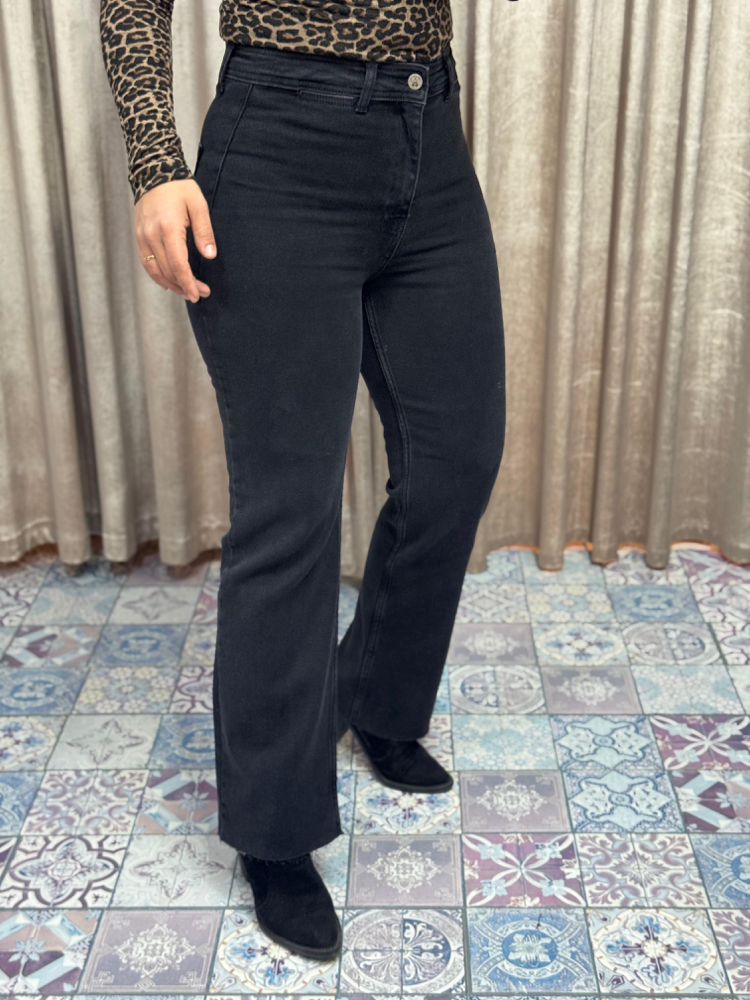 Paçası kesik Wideleg jean