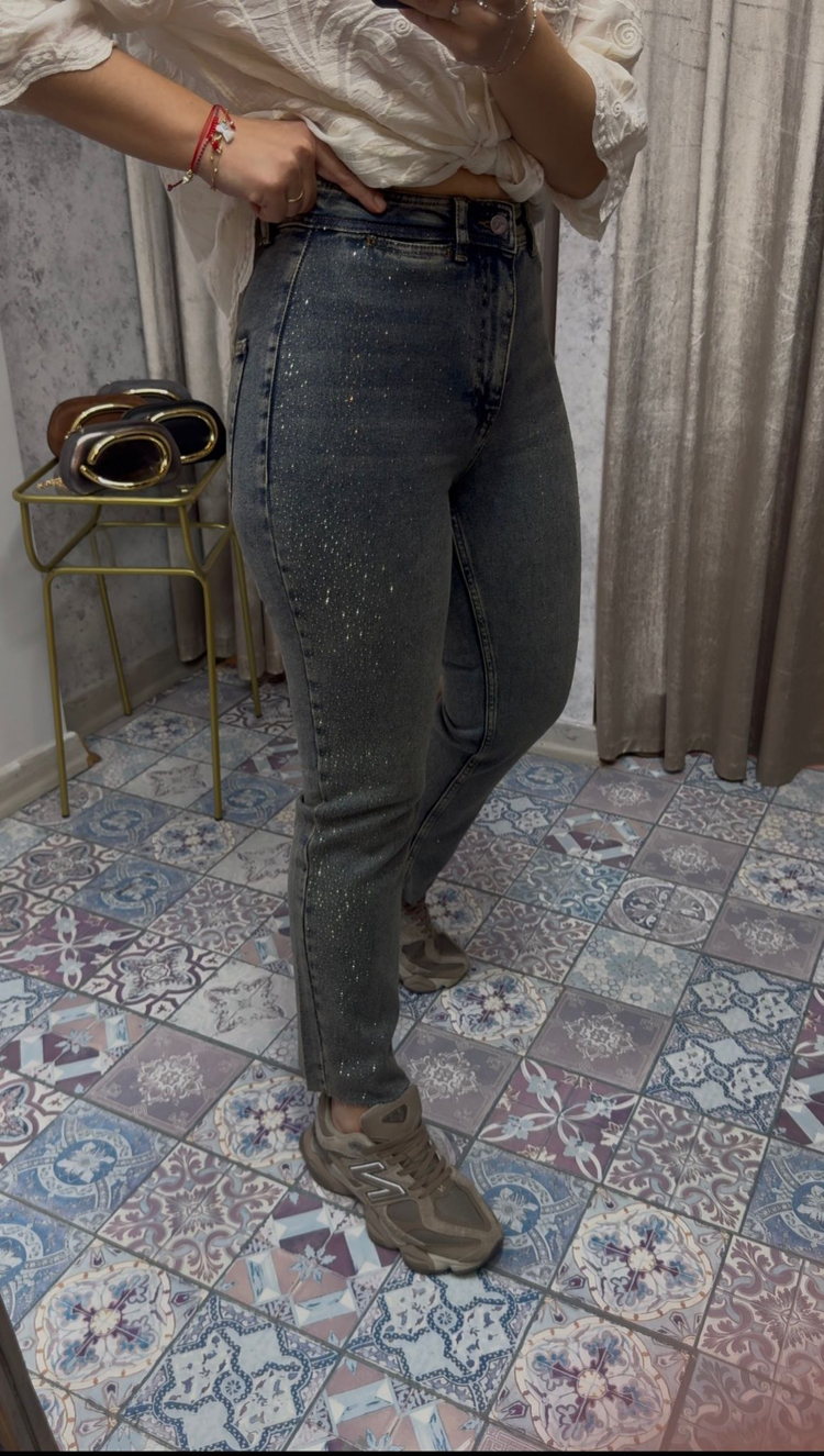 Taşlı paçası kesik boy fit jean