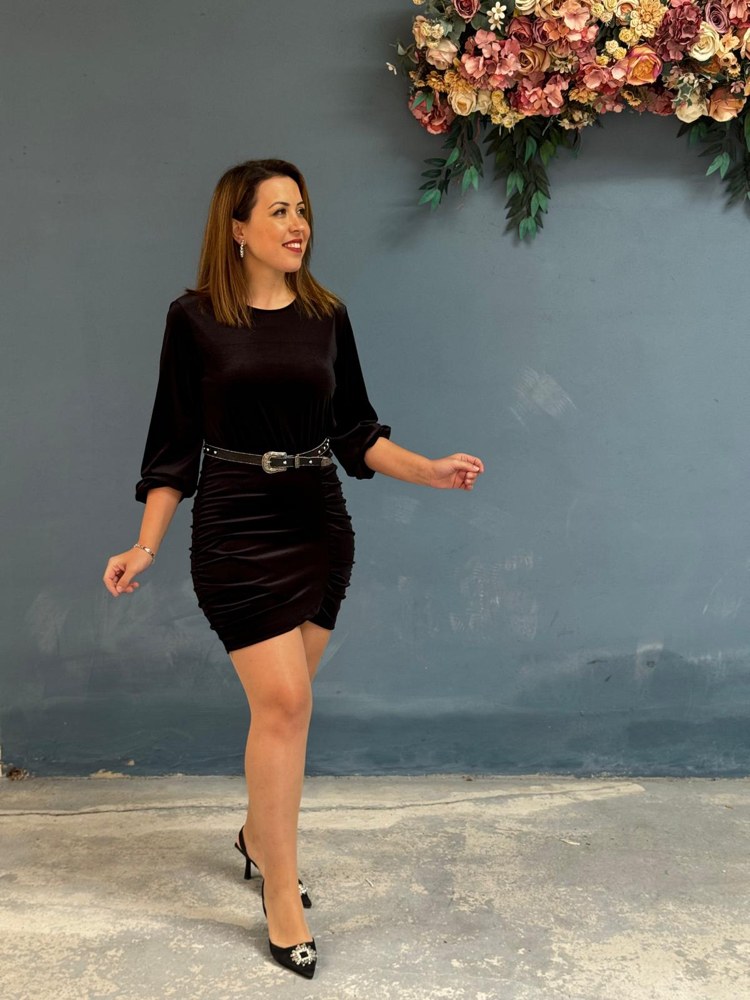 Büzgülü kemerli kadife elbise