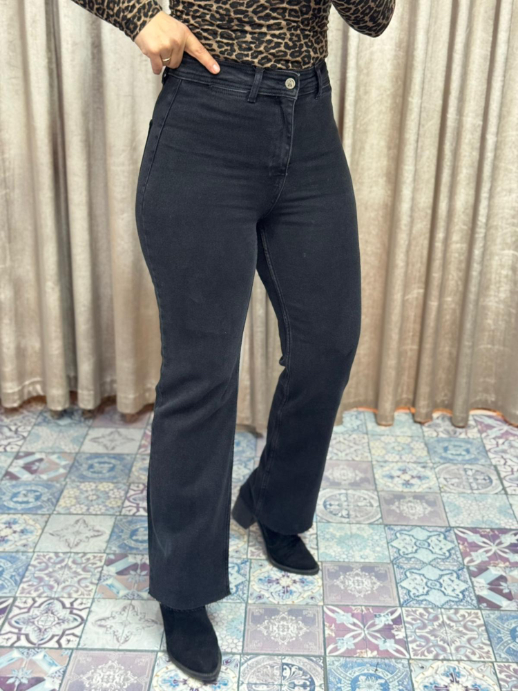 Paçası kesik Wideleg jean