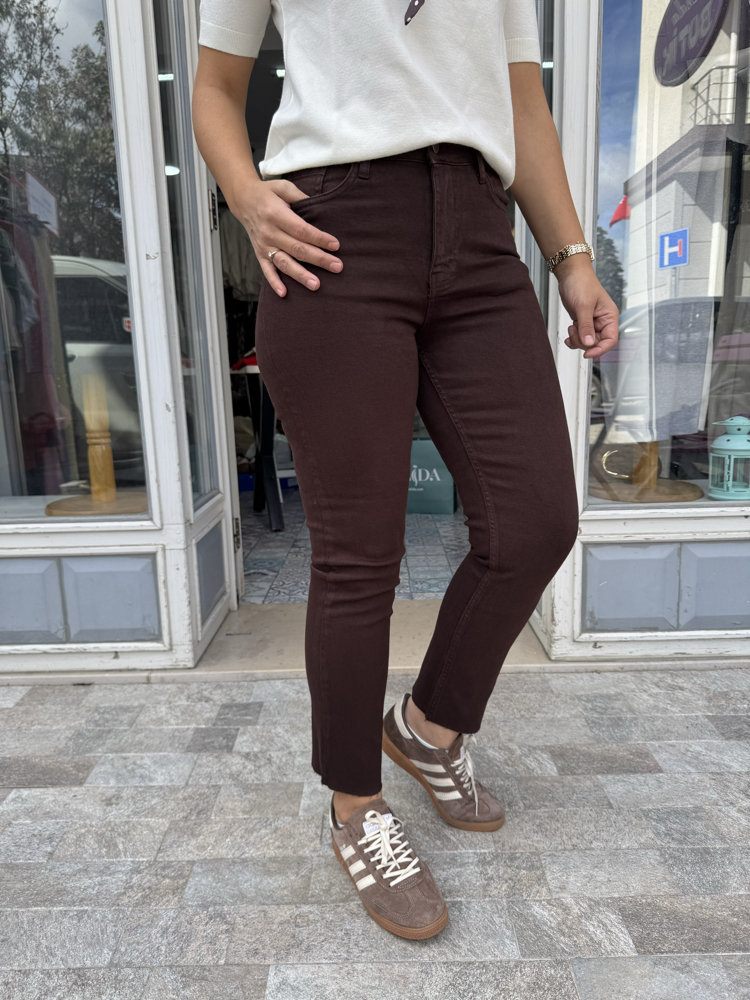 Paçası Kesik Momfit