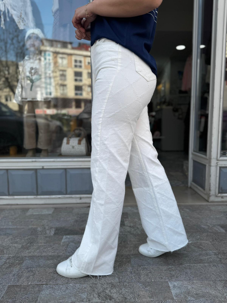 Baklava püsküllü tasarım jean