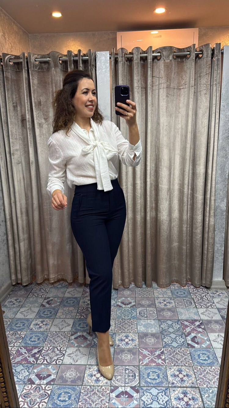 Fular detaylı gömlek