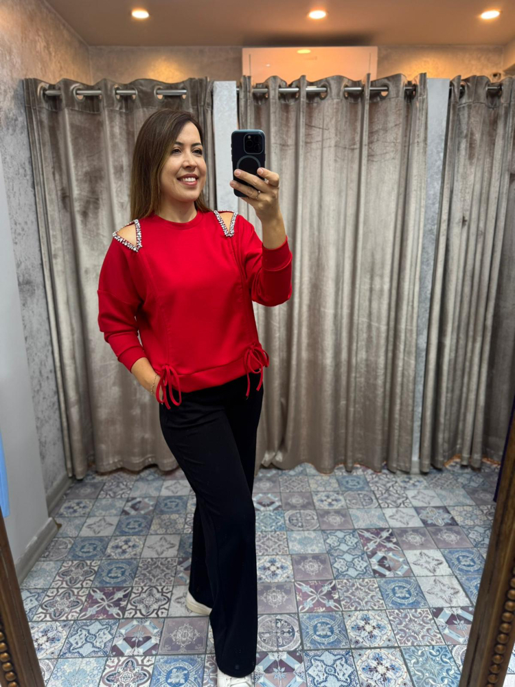 Omuz dekolteli ve taş detaylı sweat