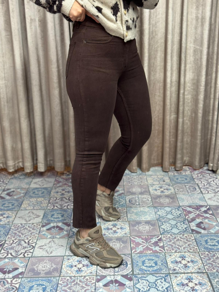 Paçası kesik boy fit pantolon