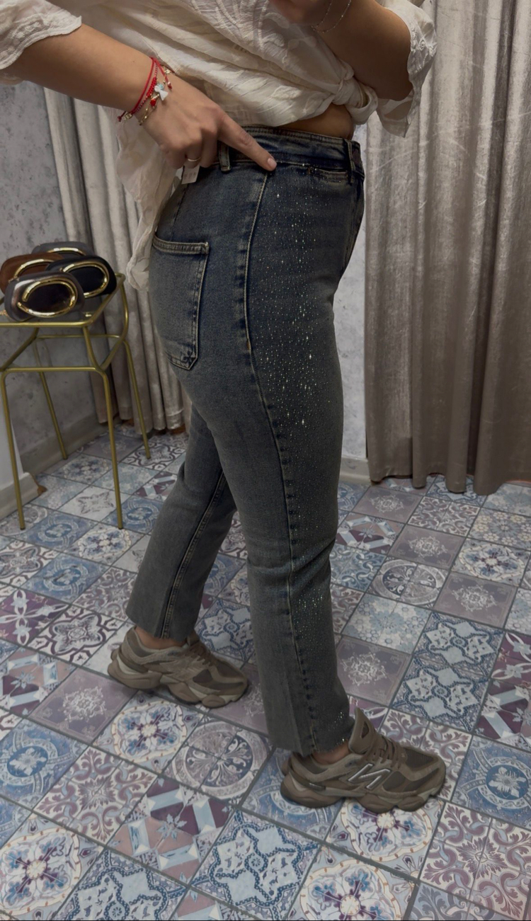 Taşlı paçası kesik boy fit jean